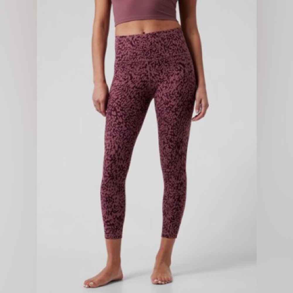 Athleta Salutation Stash Pocket 7/8 Tight